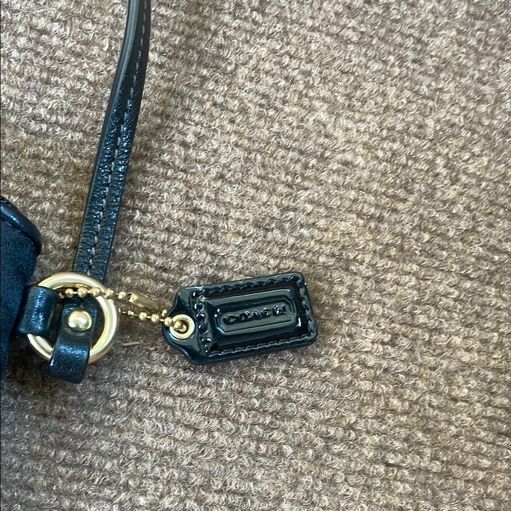 Coach Madison 41988 Black Signature Opt Art Wristlet
Pouch Clutch Wallet - Picture 6 of 8